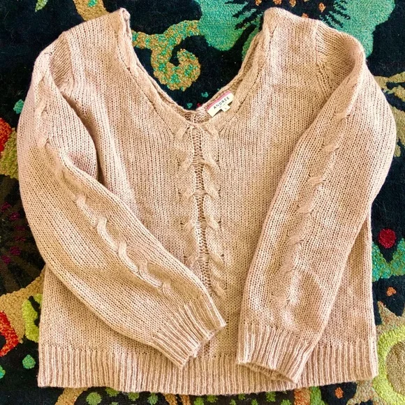 Soft sweater with cable knit details - Picture 1 of 6